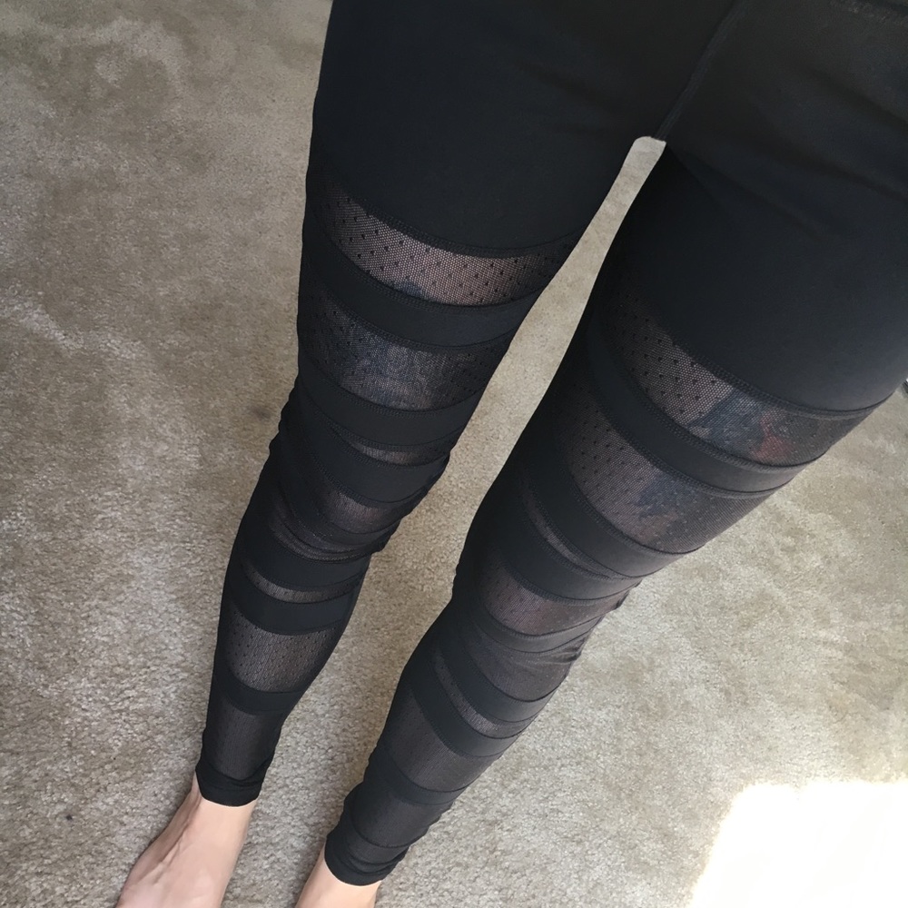 ⚡Electric Yoga⚡Mesh Dotted Leggings XS - Picture 2 of 6